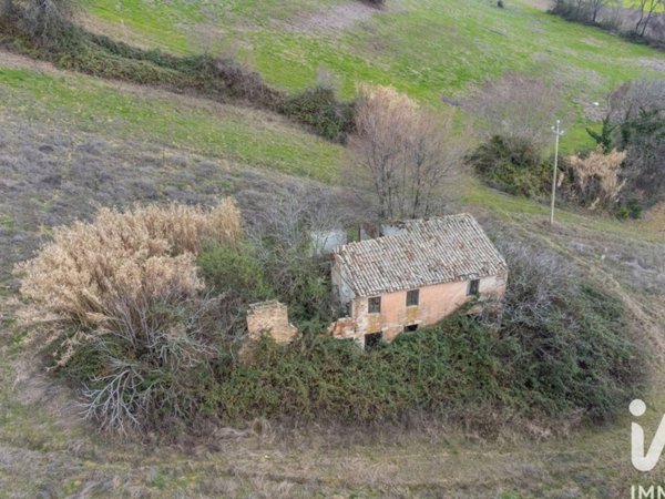 locale di sgombero in vendita ad Osimo