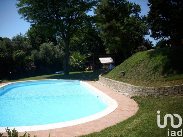 casa indipendente in vendita ad Osimo in zona Abbadia