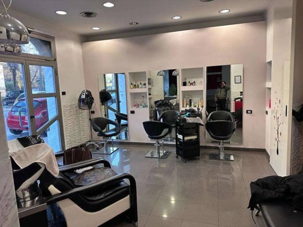 locale commerciale in vendita ad Osimo