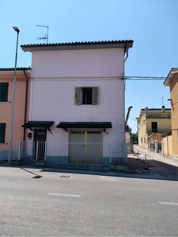 casa indipendente in vendita ad Osimo in zona Casenuove