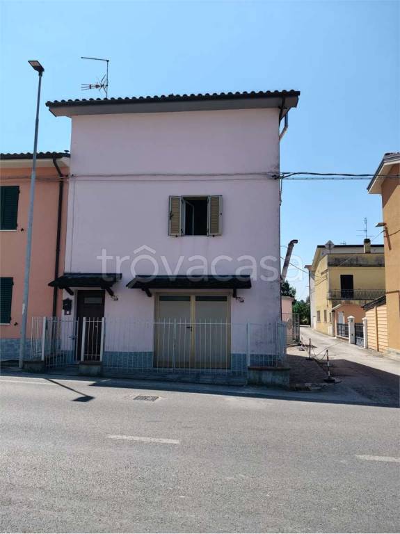 casa indipendente in vendita ad Osimo in zona Casenuove