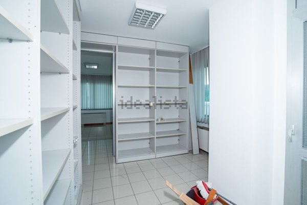 ufficio in vendita ad Osimo in zona Osimo Stazione