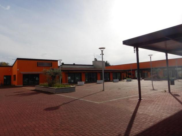 locale commerciale in vendita ad Osimo