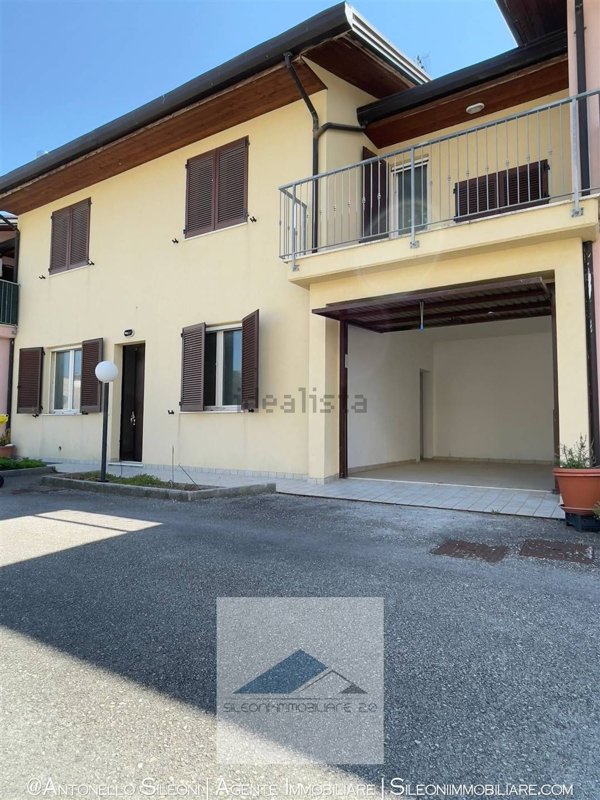 appartamento in vendita ad Osimo in zona Casenuove