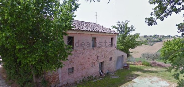 esavano in vendita ad Ostra