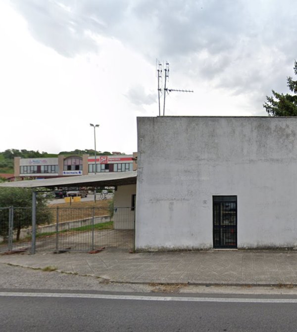 negozio in vendita ad Ostra