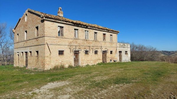 casale in vendita ad Ostra