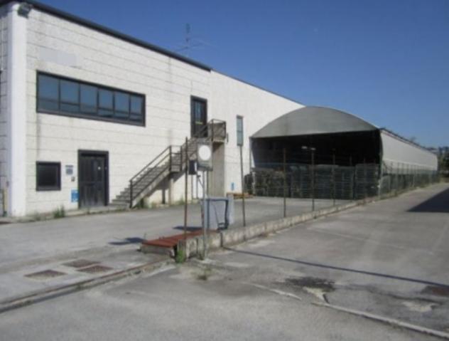 locale commerciale in vendita ad Ostra