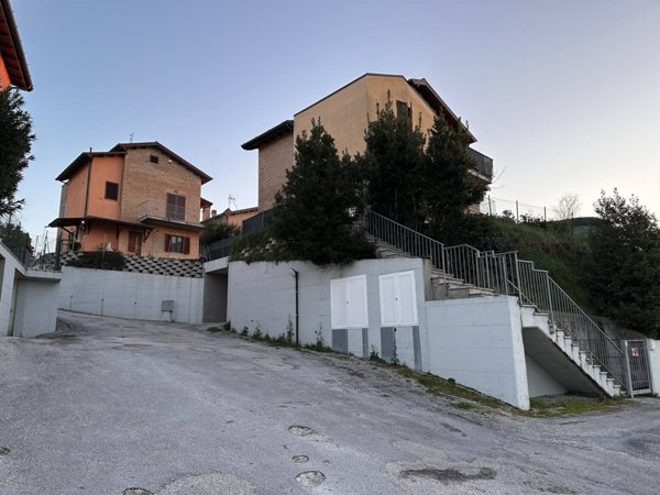 casa indipendente in vendita ad Ostra