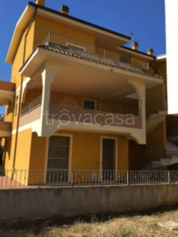 locale di sgombero in vendita ad Ostra