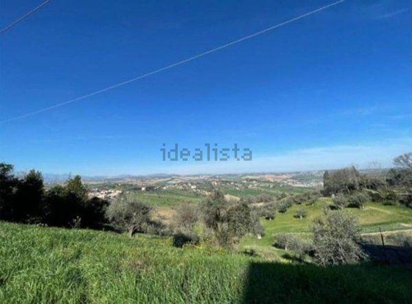 terreno edificabile in vendita ad Ostra