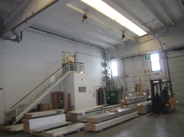 capannone in vendita ad Ostra