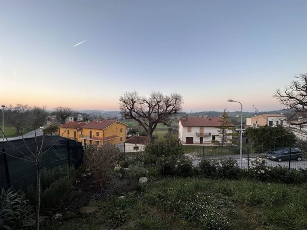 casa indipendente in vendita ad Ostra