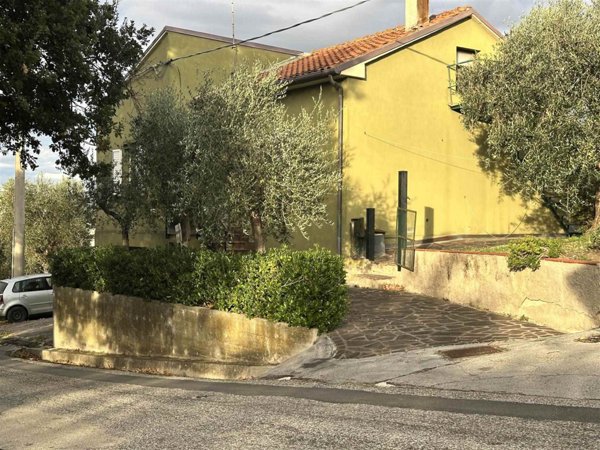 casa indipendente in vendita ad Ostra