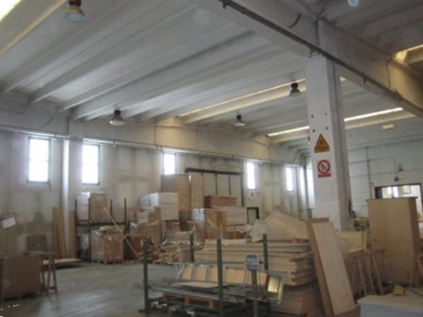 capannone in vendita ad Ostra