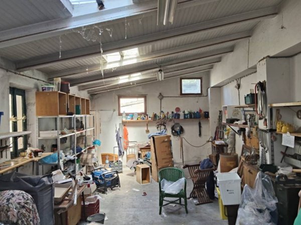 locale di sgombero in vendita ad Ostra