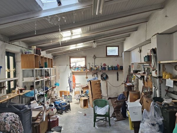 locale commerciale in vendita ad Ostra