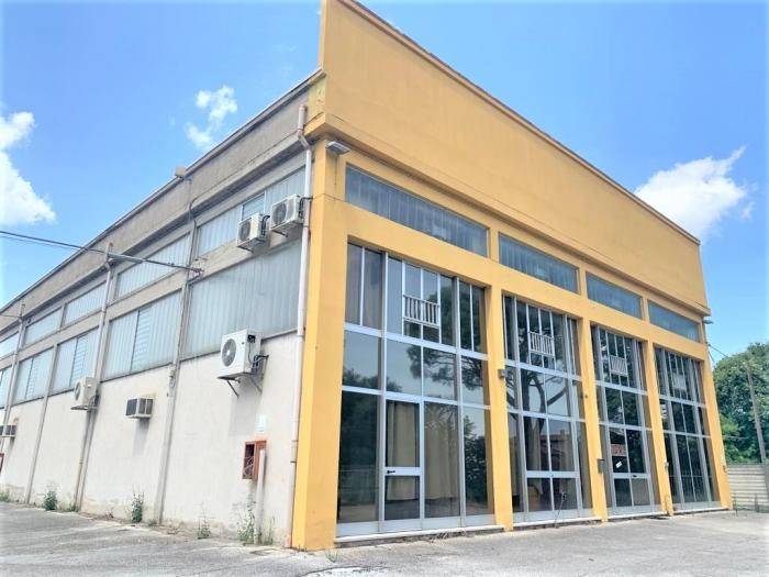 locale commerciale in vendita ad Ostra Vetere in zona Pongelli