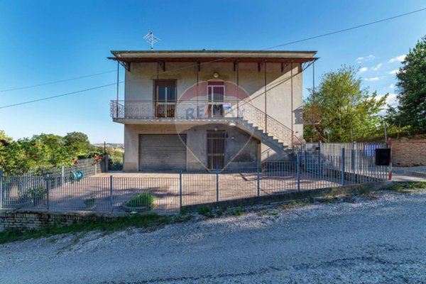 casa indipendente in vendita ad Ostra Vetere