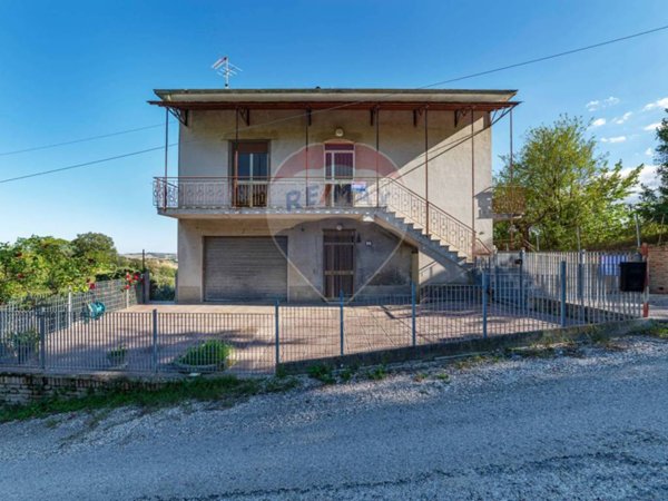 casa indipendente in vendita ad Ostra Vetere