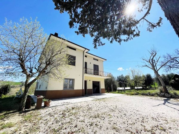 casa indipendente in vendita ad Ostra Vetere