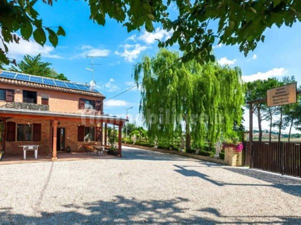 casa indipendente in vendita ad Ostra Vetere