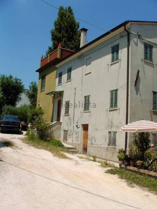 pentavano in vendita ad Ostra Vetere