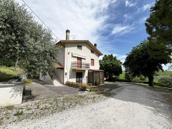 casa indipendente in vendita ad Ostra Vetere