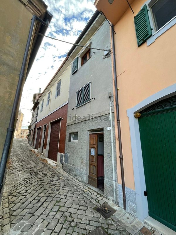 pentavano in vendita ad Ostra Vetere