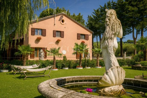 casa indipendente in vendita ad Ostra Vetere