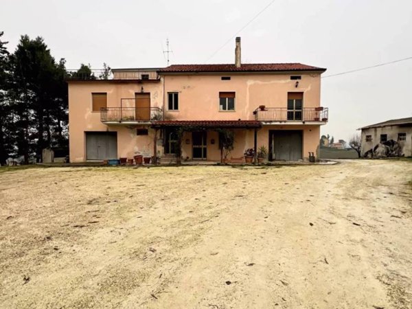casa indipendente in vendita ad Ostra Vetere in zona San Vito