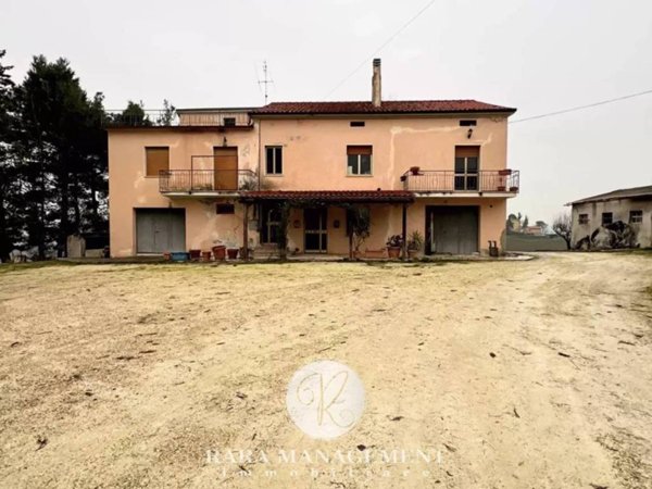 casa indipendente in vendita ad Ostra Vetere in zona San Vito