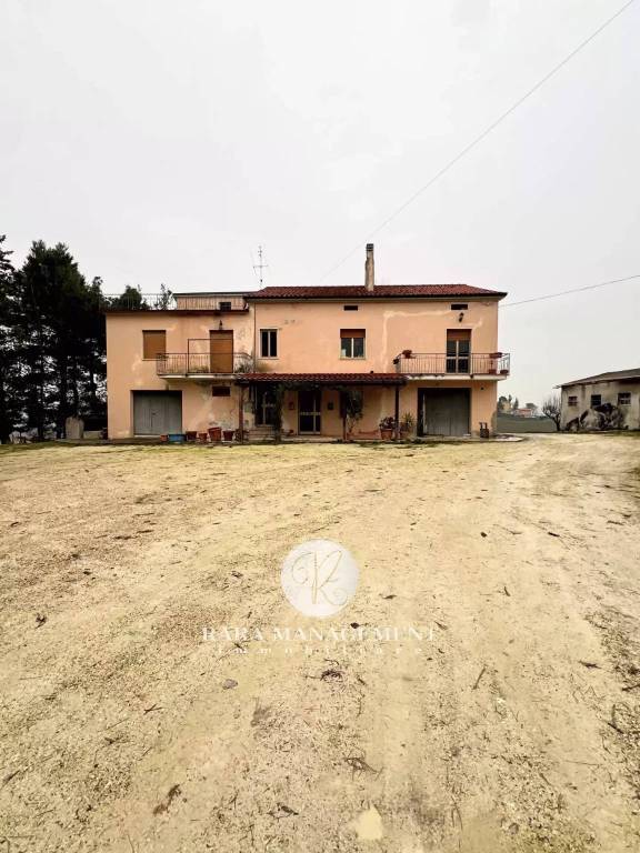 casa indipendente in vendita ad Ostra Vetere in zona San Vito