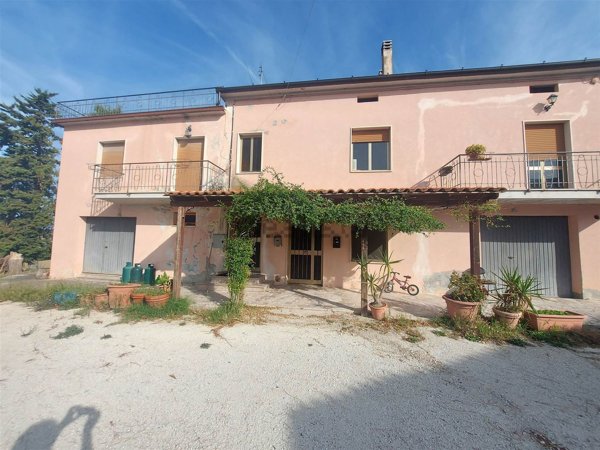 casa indipendente in vendita ad Ostra Vetere