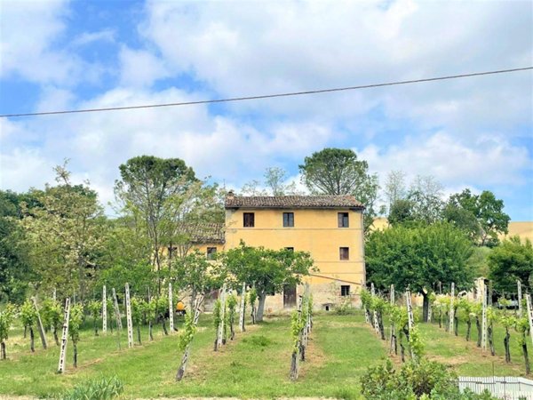 casa indipendente in vendita ad Ostra Vetere in zona Pongelli