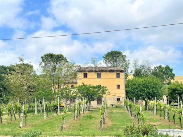 casa indipendente in vendita ad Ostra Vetere in zona Pongelli