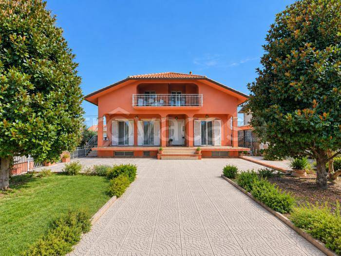 casa indipendente in vendita ad Ostra Vetere