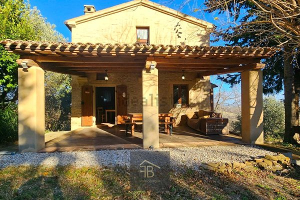 casale in vendita a Poggio San Marcello