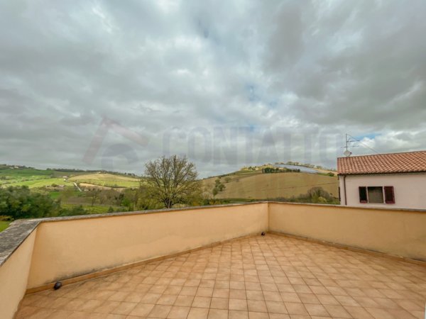 casa indipendente in vendita a Poggio San Marcello