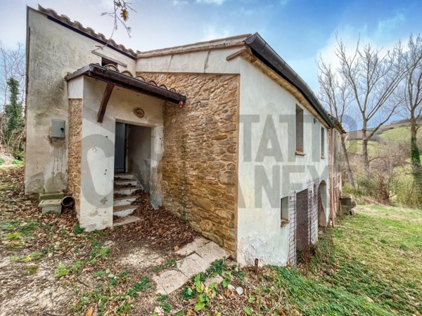 casa indipendente in vendita a Poggio San Marcello
