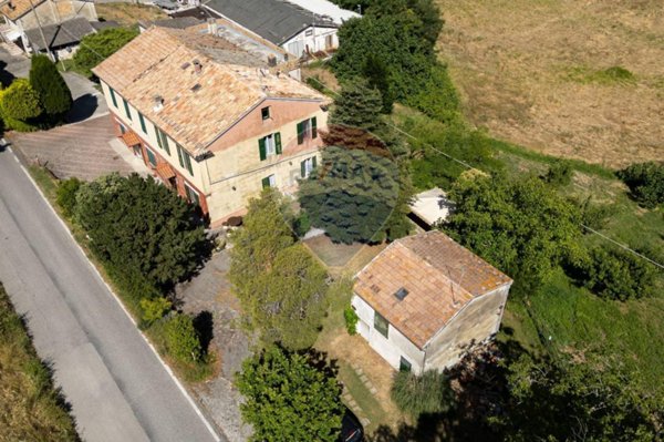 casa indipendente in vendita a Poggio San Marcello in zona Gioncare