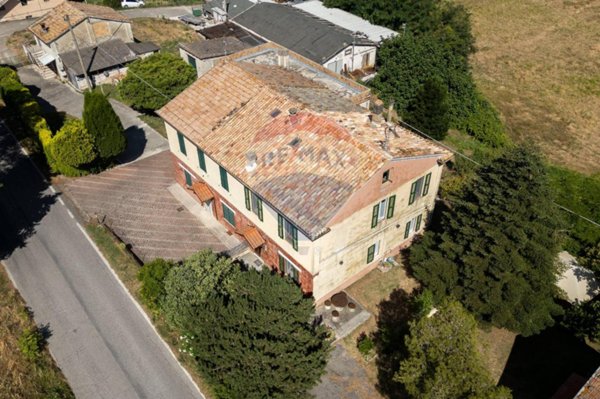 appartamento in vendita a Poggio San Marcello in zona Gioncare