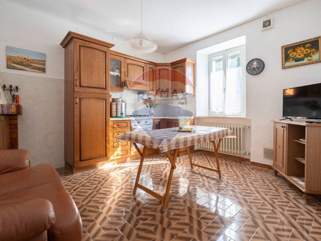 casa indipendente in vendita a Poggio San Marcello in zona Gioncare