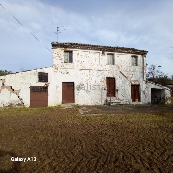 casale in vendita a Poggio San Marcello