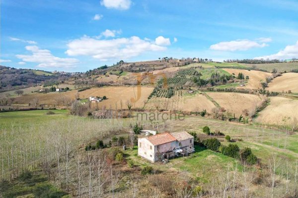 casa indipendente in vendita a Poggio San Marcello