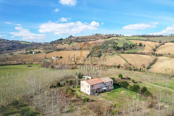 casa indipendente in vendita a Poggio San Marcello