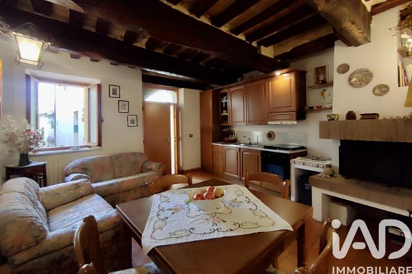 casa indipendente in vendita a Poggio San Marcello