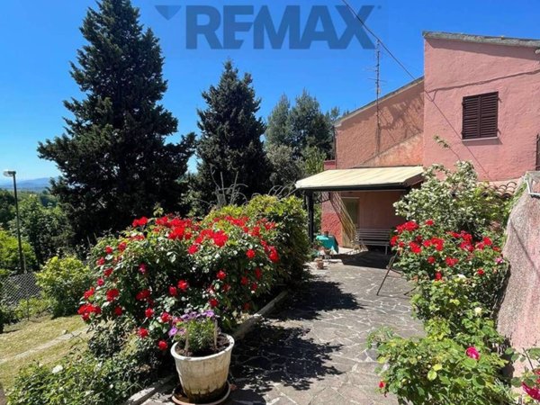 casa indipendente in vendita a Poggio San Marcello