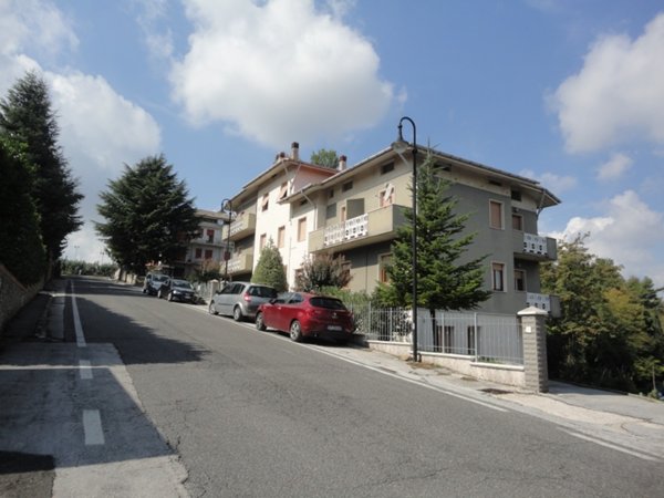 appartamento in vendita a Poggio San Marcello in zona Gioncare