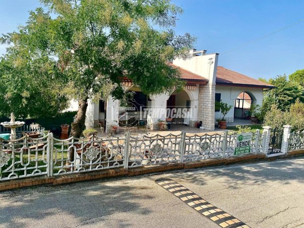 casa indipendente in vendita a Polverigi in zona Rustico